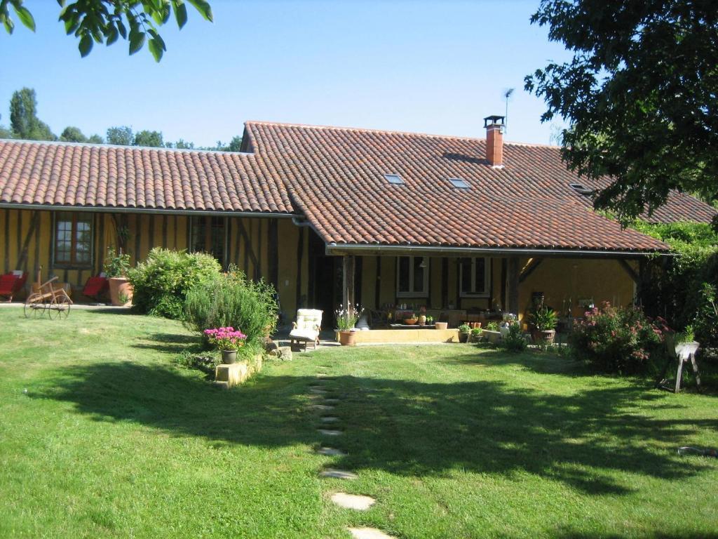 Bed and Breakfast Domaine A Marmande Berdoues Exterior foto